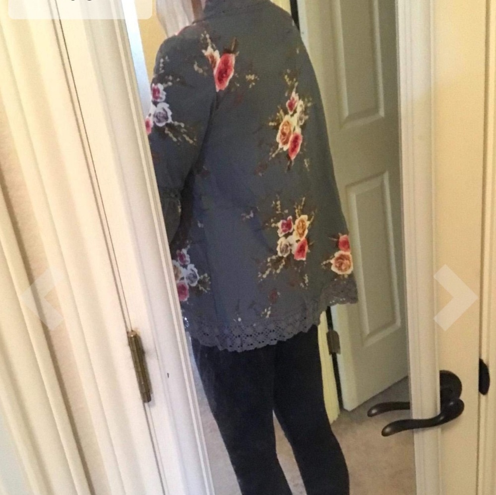 Floral Kimono W/ Lace Patchwork - Picture 7 of 8